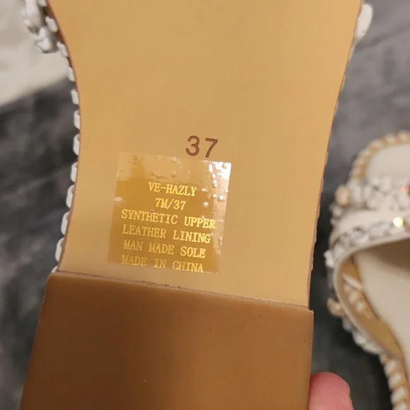 NWOT Vince Camuto Hasyl sandals beige and white fancy flip flopswith real stones - Picture 8 of 11